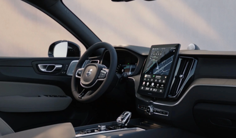볼보 XC60 실내 대시보드
