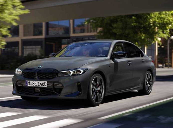 BMW 3시리즈 전면 측면 주행 컷