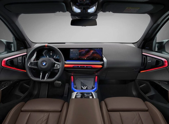 BMW X3 실내 커브드 디스플레이와 앰비언트 라이팅