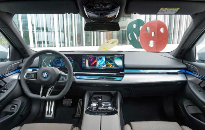 BMW i5 실내 조작부 및 앰비언트 라이트 디테일