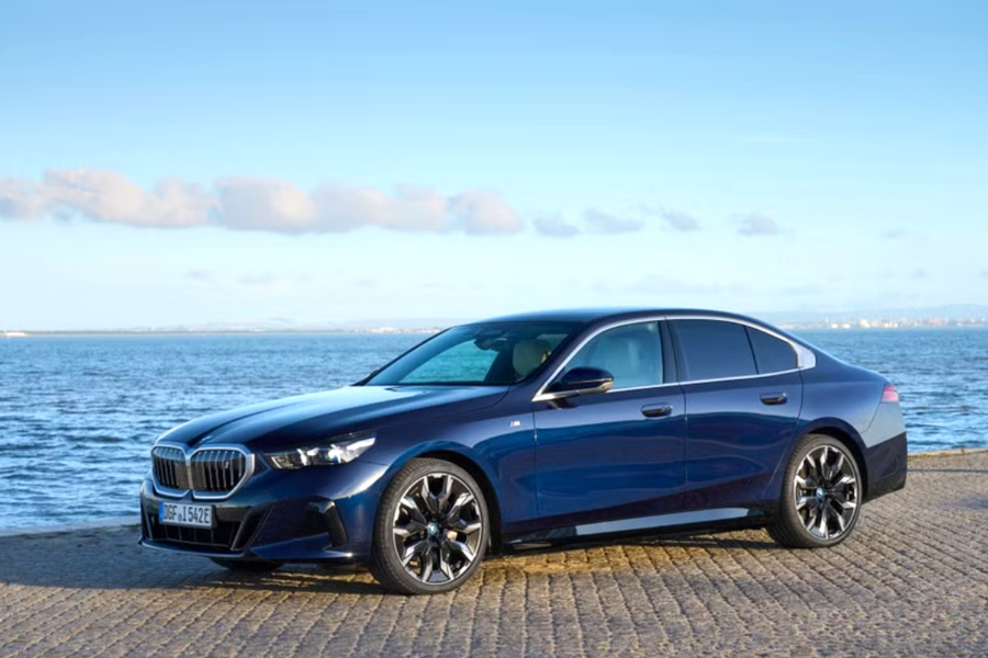 BMW i5 전면 모습